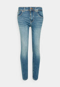 Verblasste blaue Skinny-Jeans aus Denim, mit fünf Taschen, Gürtelschlaufen, einem Reißverschluss und einer dezenten, abgenutzten Struktur.
