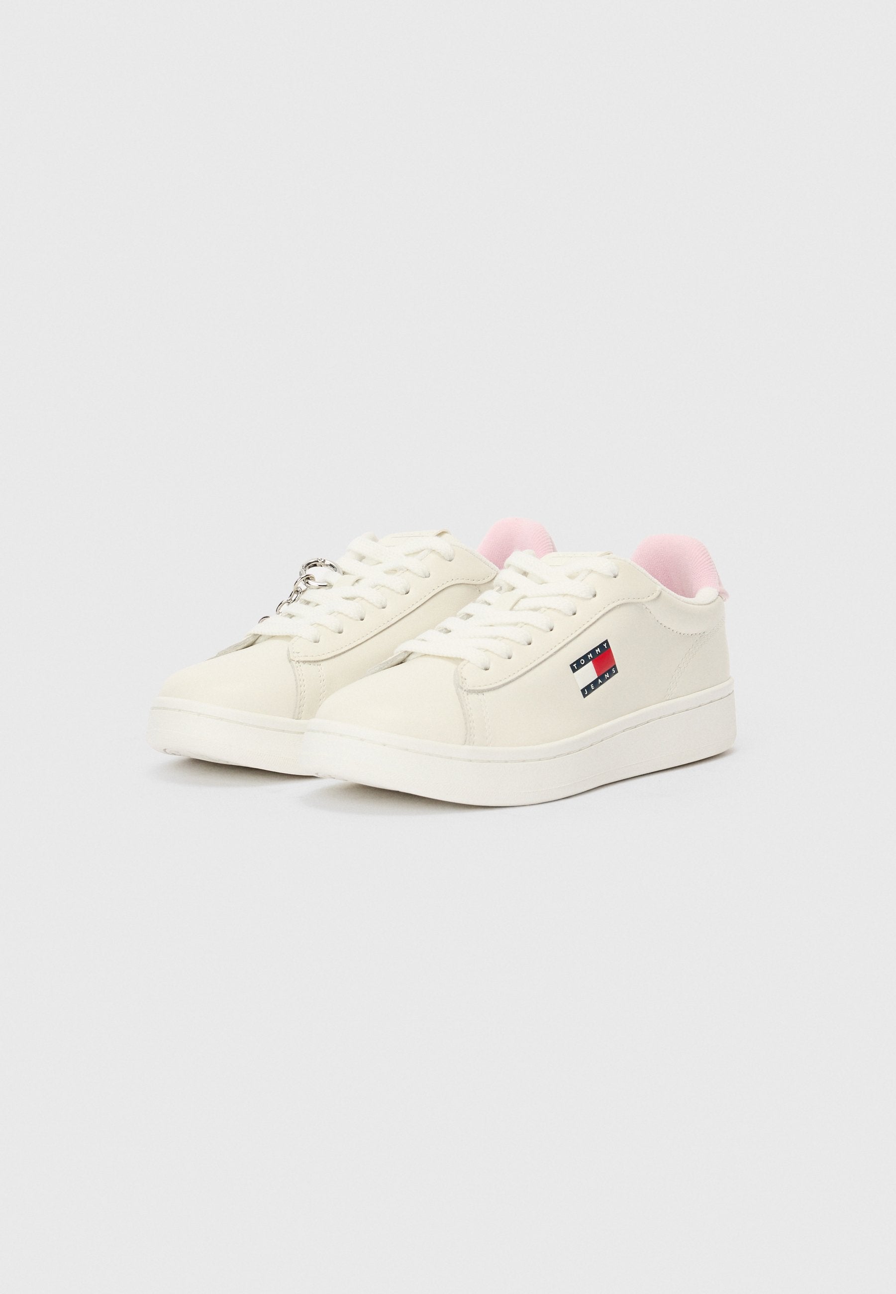 Tommy Jeans ARCHIVE COURT HEART CHARM LEATHER TRAINERS
