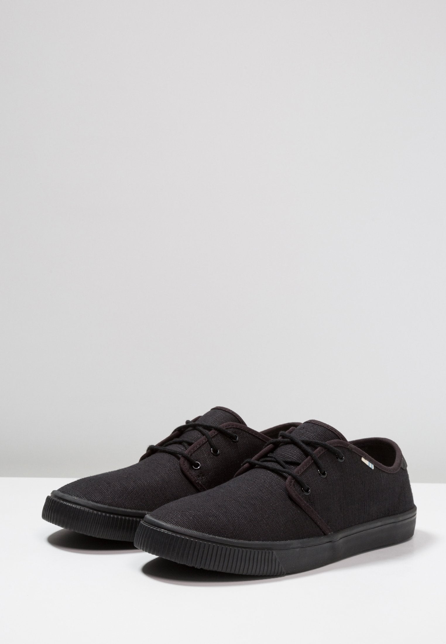 TOMS CARLO
