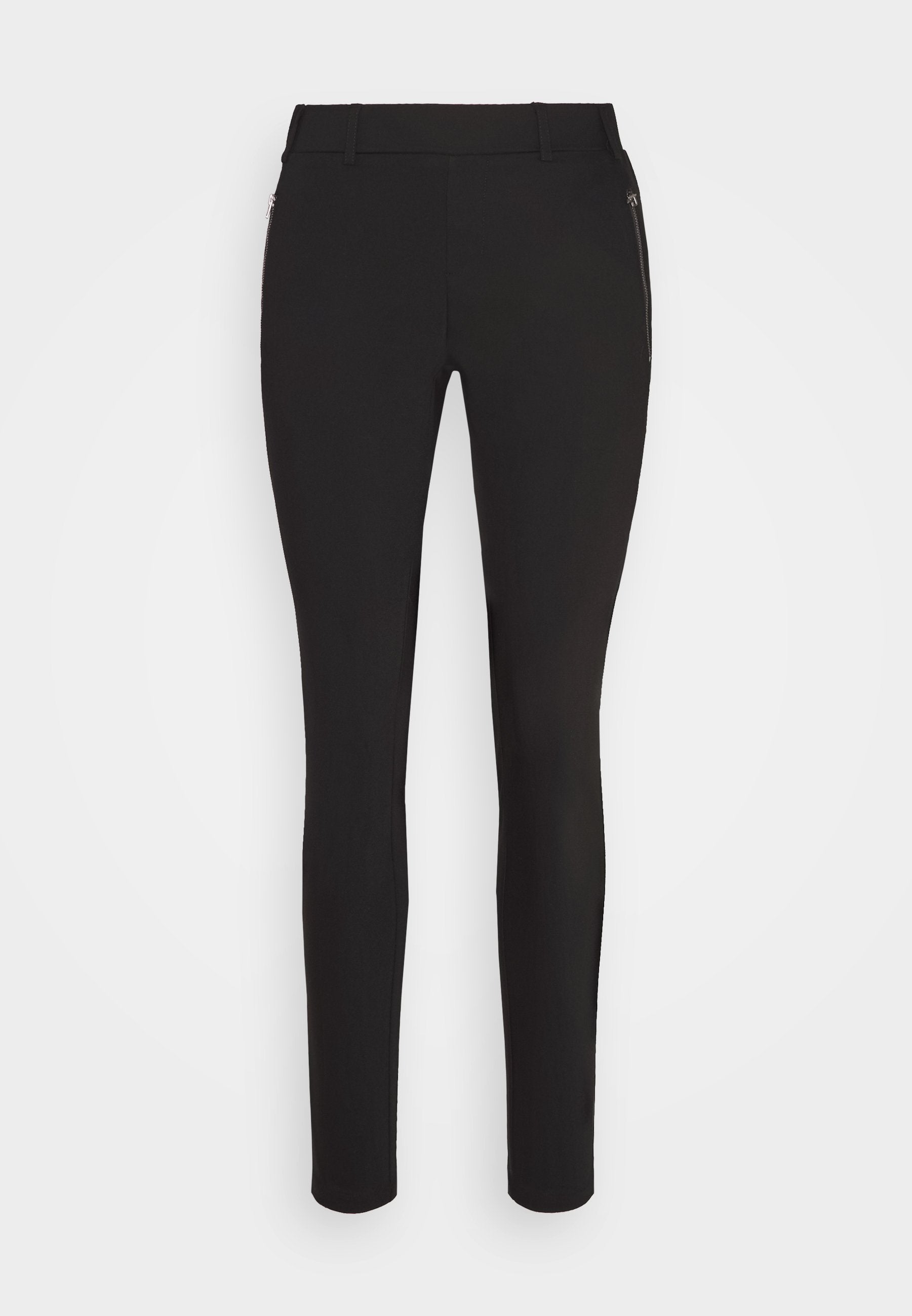 Schwarze, taillierte Hosen mit schmaler Passform, die eine glatte Textur, Gürtelschlaufen und seitliche Reißverschlusstaschen für zusätzliche Details aufweisen.