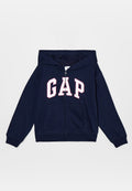 Marineblaue Kapuzenjacke mit Reißverschluss, aufgesetzten Taschen und großen weißen Buchstaben mit pinkfarbenem Rand, die "GAP" über die Brust schreiben.