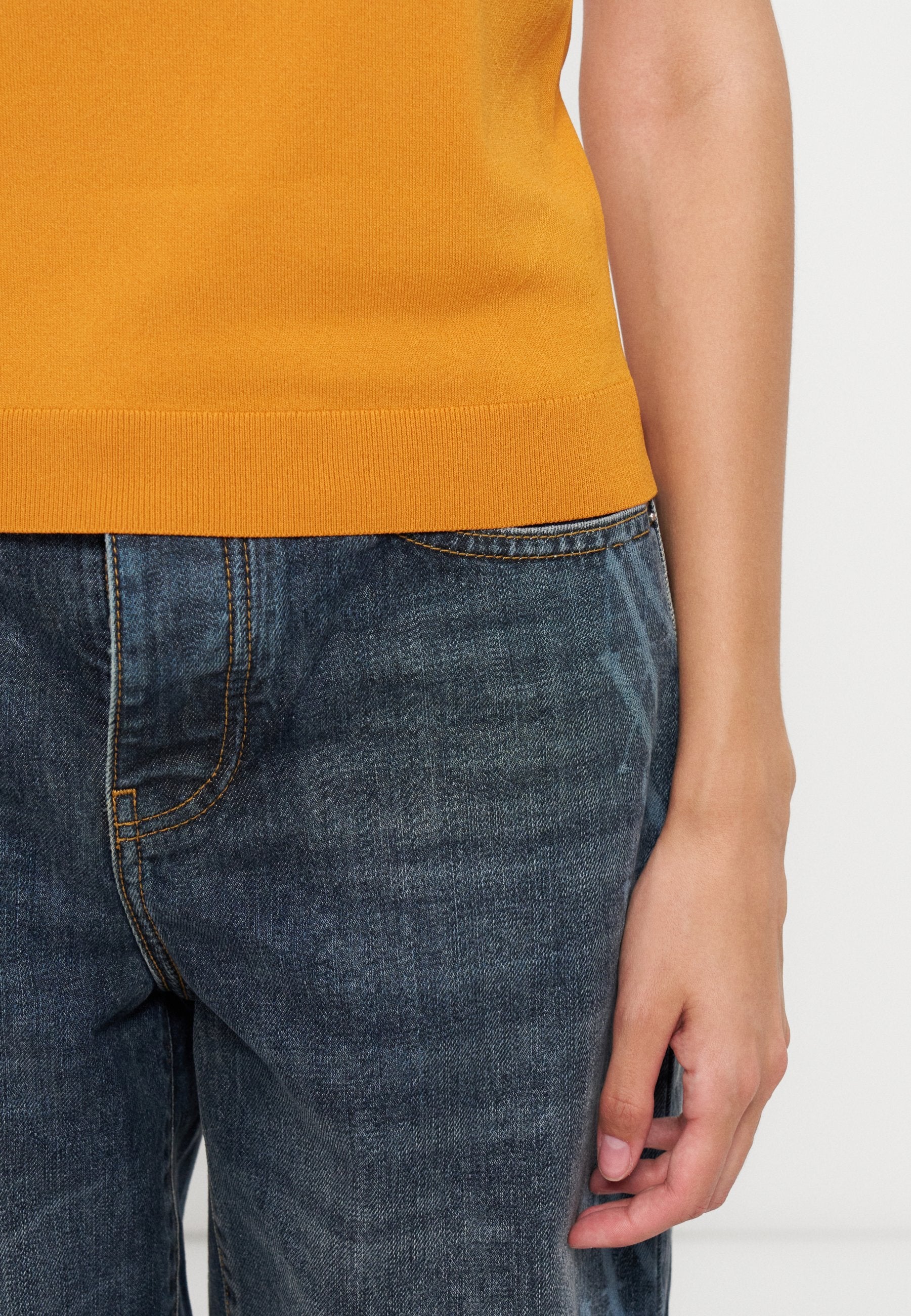 Armani Exchange Top Media 7