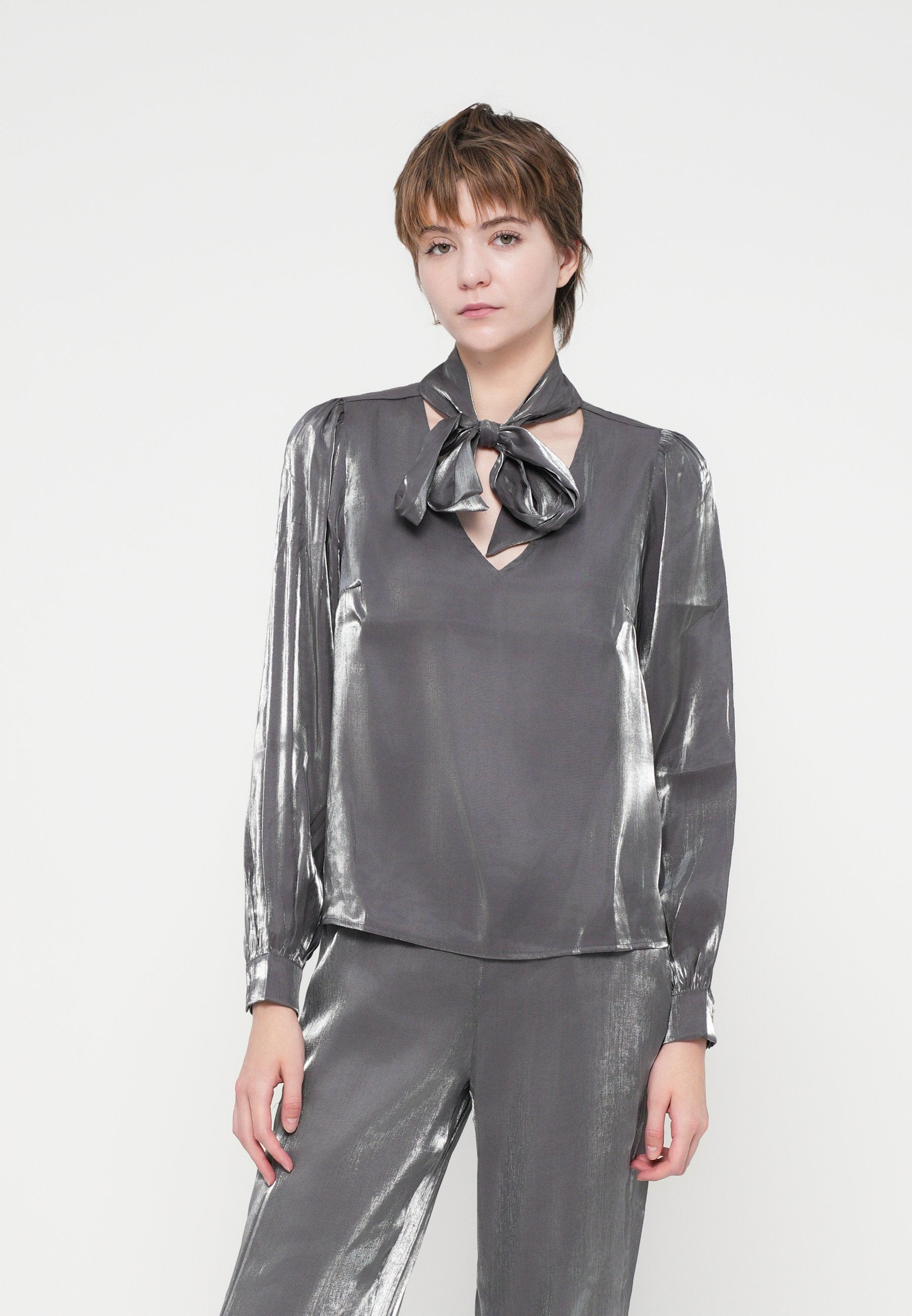 VILA VIESSA V NECK TIE SHIRT