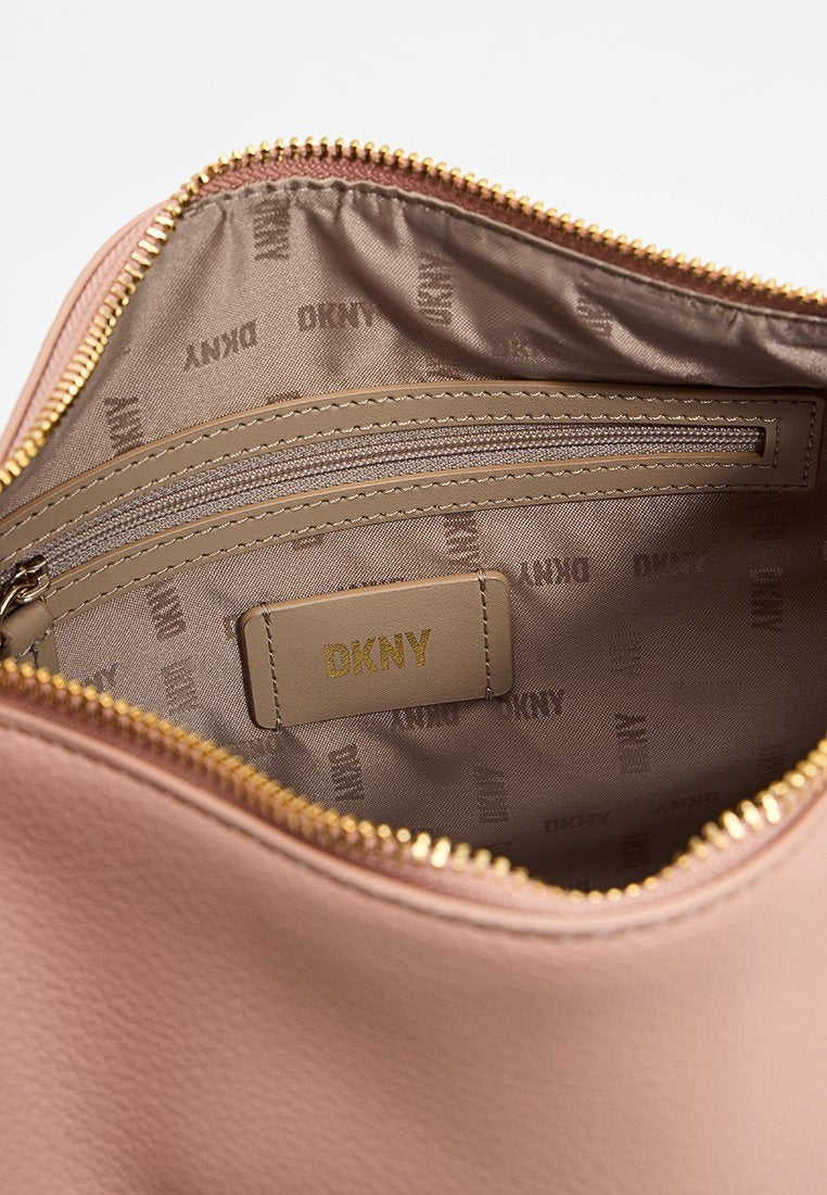 DKNY SEVENTH AVENUE