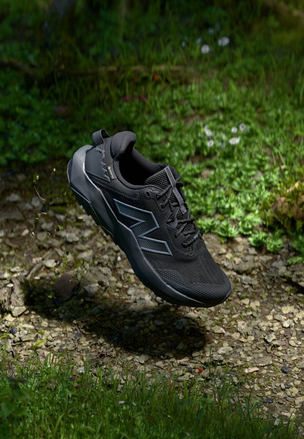 New Balance DYNASOFT NITREL V6 - Trail running shoes - black