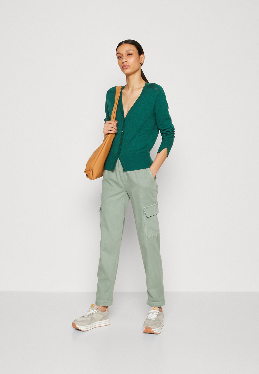 GAP BROKEN PULL ON PANT