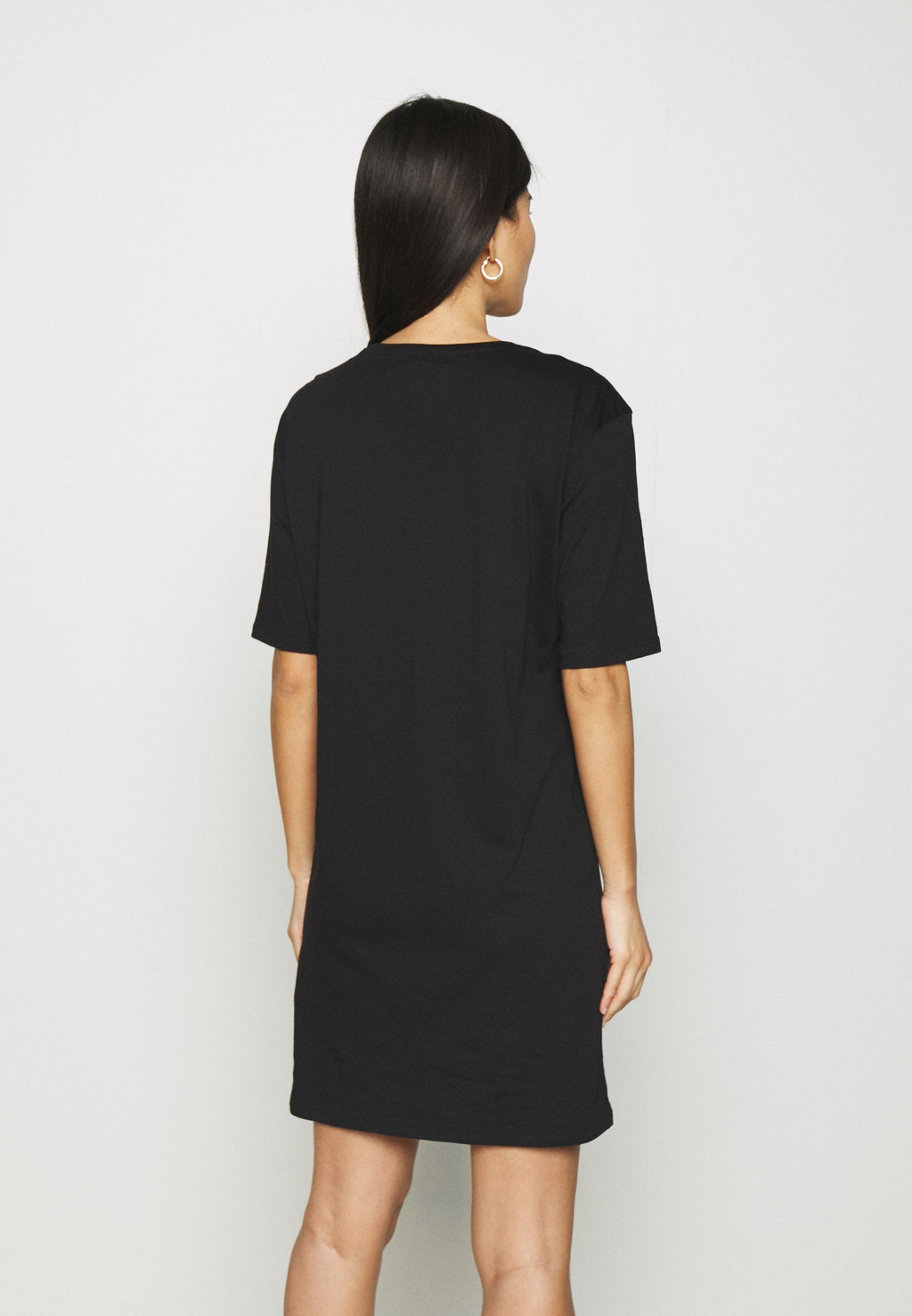 VESTITO Media 4