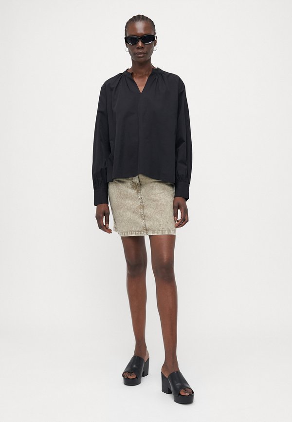 Vero Moda Tall VMFANNI V NECK