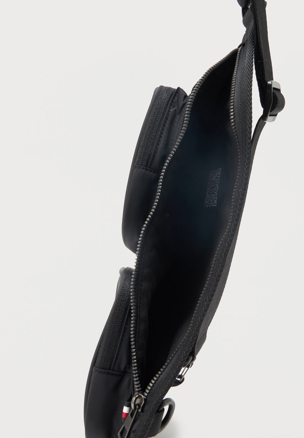Tommy Hilfiger REPREVE SLINGPACK