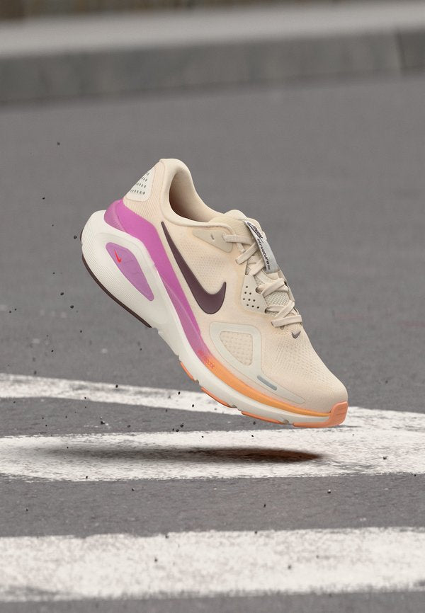 Nike Performance STRUCTURE 26