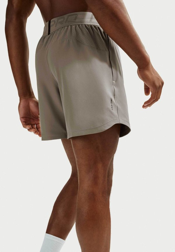 Nike Performance SHORT