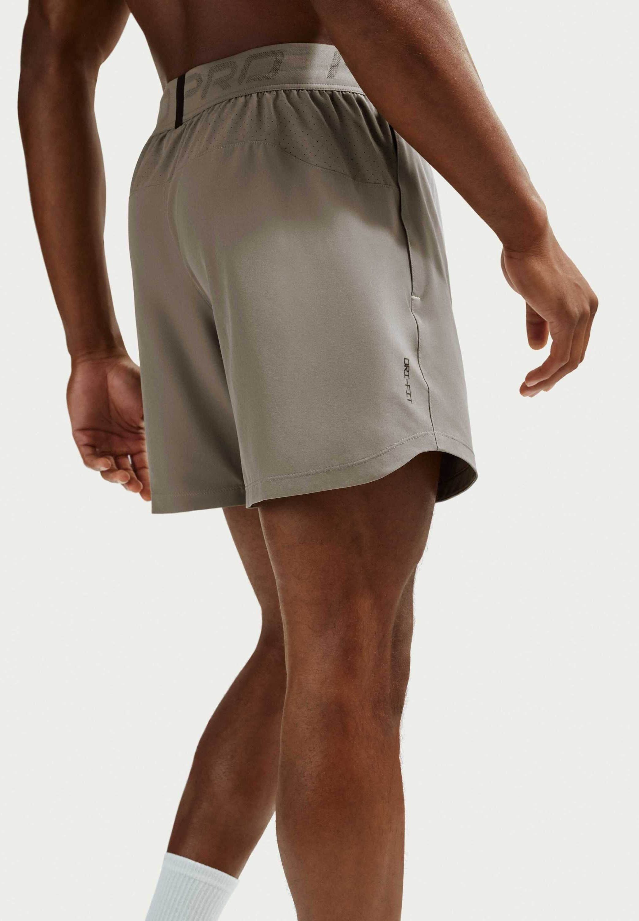 Nike Performance SHORT