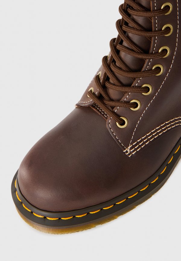 Dr. Martens PASCAL 8 EYE BOOT
