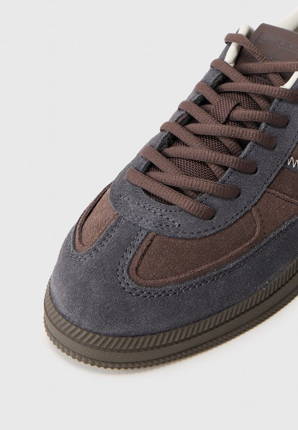 Tommy Jeans THE GREENWICH SUEDE LOGO TRAINERS