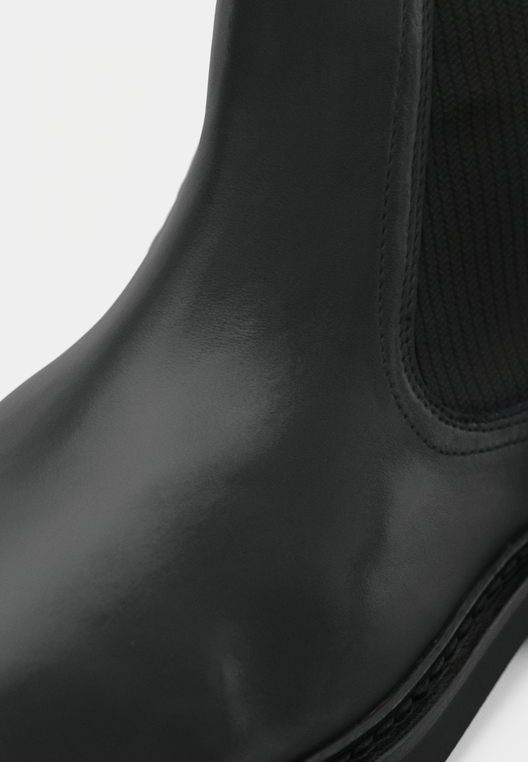 LIGHTWEIGHT LEATHER CHELSEA BOOTS Media 6
