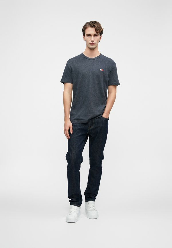 Tommy Jeans TJM REG BADGE TEE EXT