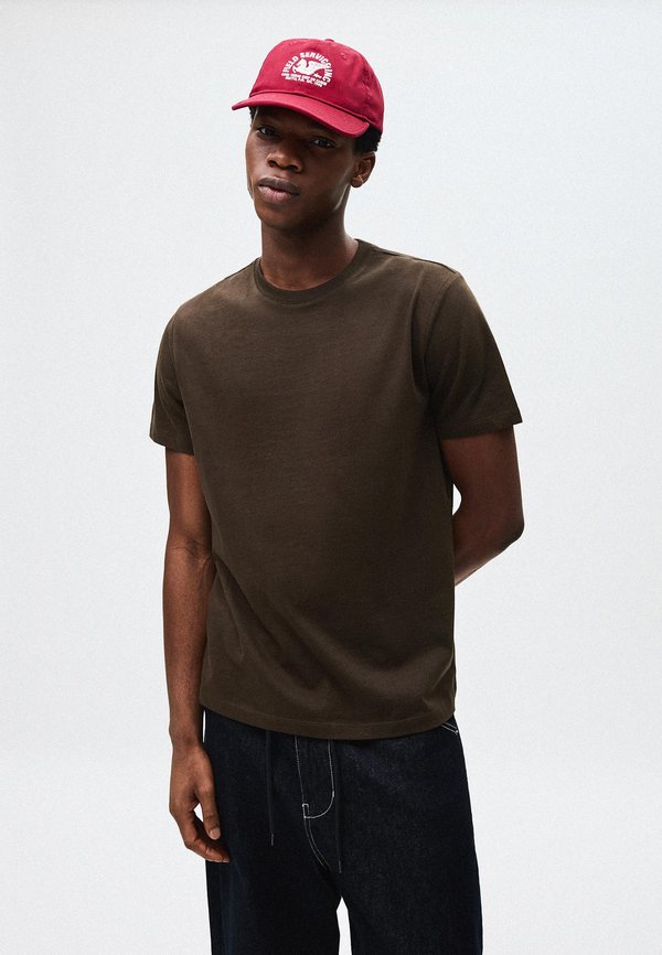 Bershka Basic T-shirt - brown