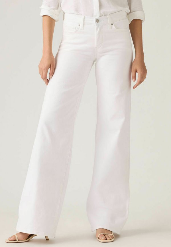 Levi's® 318® SHAPING WIDE LEG - Flared Jeans - soft clean white - neutrals