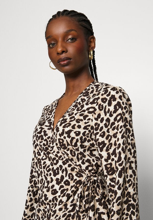 Pieces Petite PCNESSA WRAP DRESS