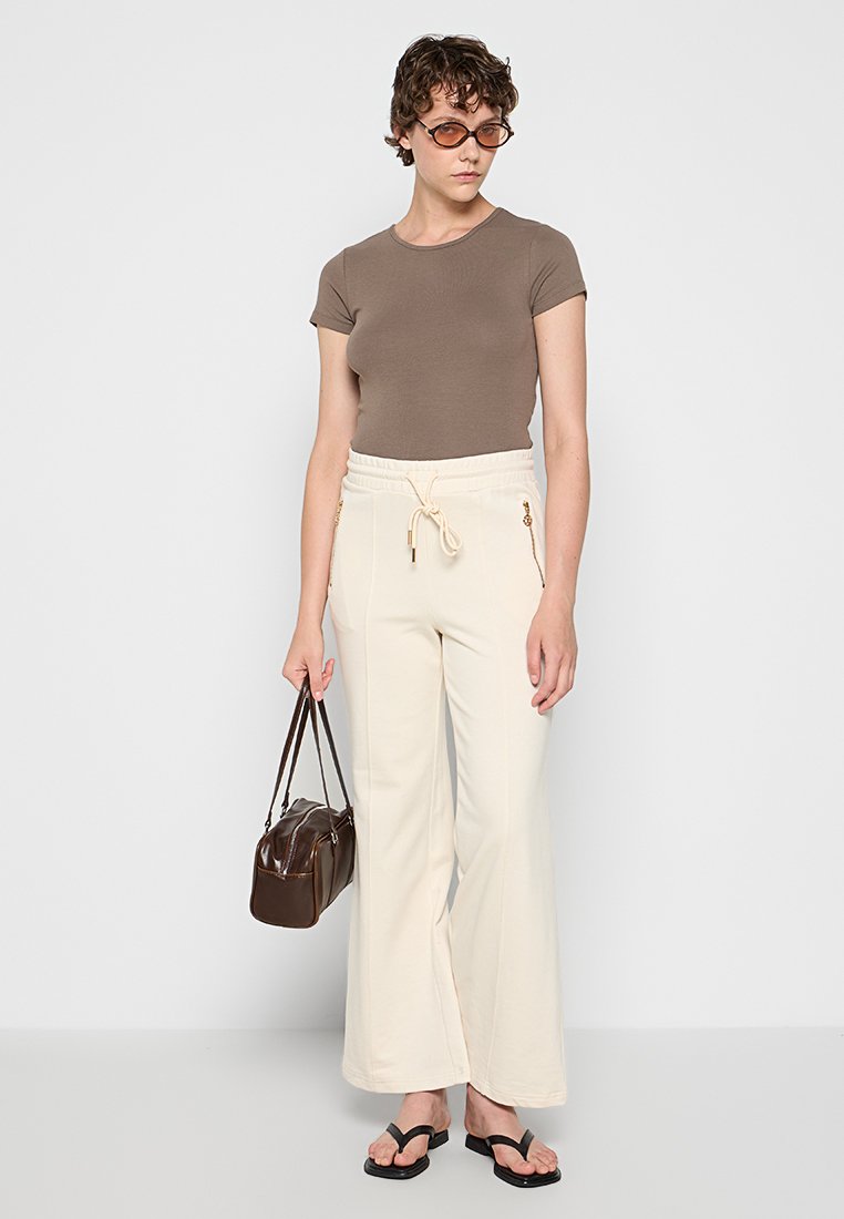 TWINSET