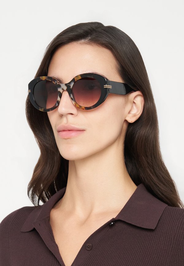MARC JACOBS