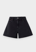 Schwarze Denim-Shorts mit hoher Taille, ausgestattet mit einemverschluss und einem fünftaschen Design sowie einer leicht ausgestellten Form.