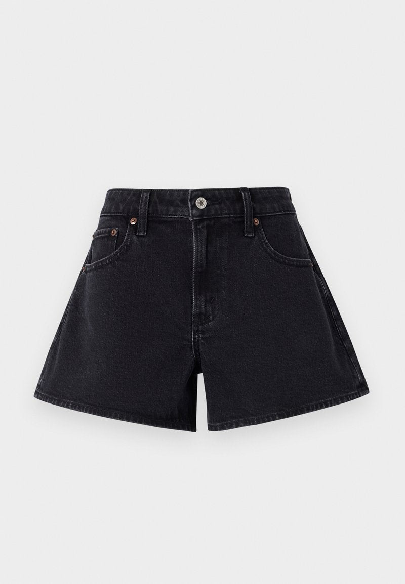 Schwarze Denim-Shorts mit hoher Taille, ausgestattet mit einemverschluss und einem fünftaschen Design sowie einer leicht ausgestellten Form.