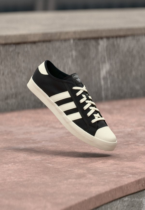 adidas Originals NISI - Trainers - core black/off white