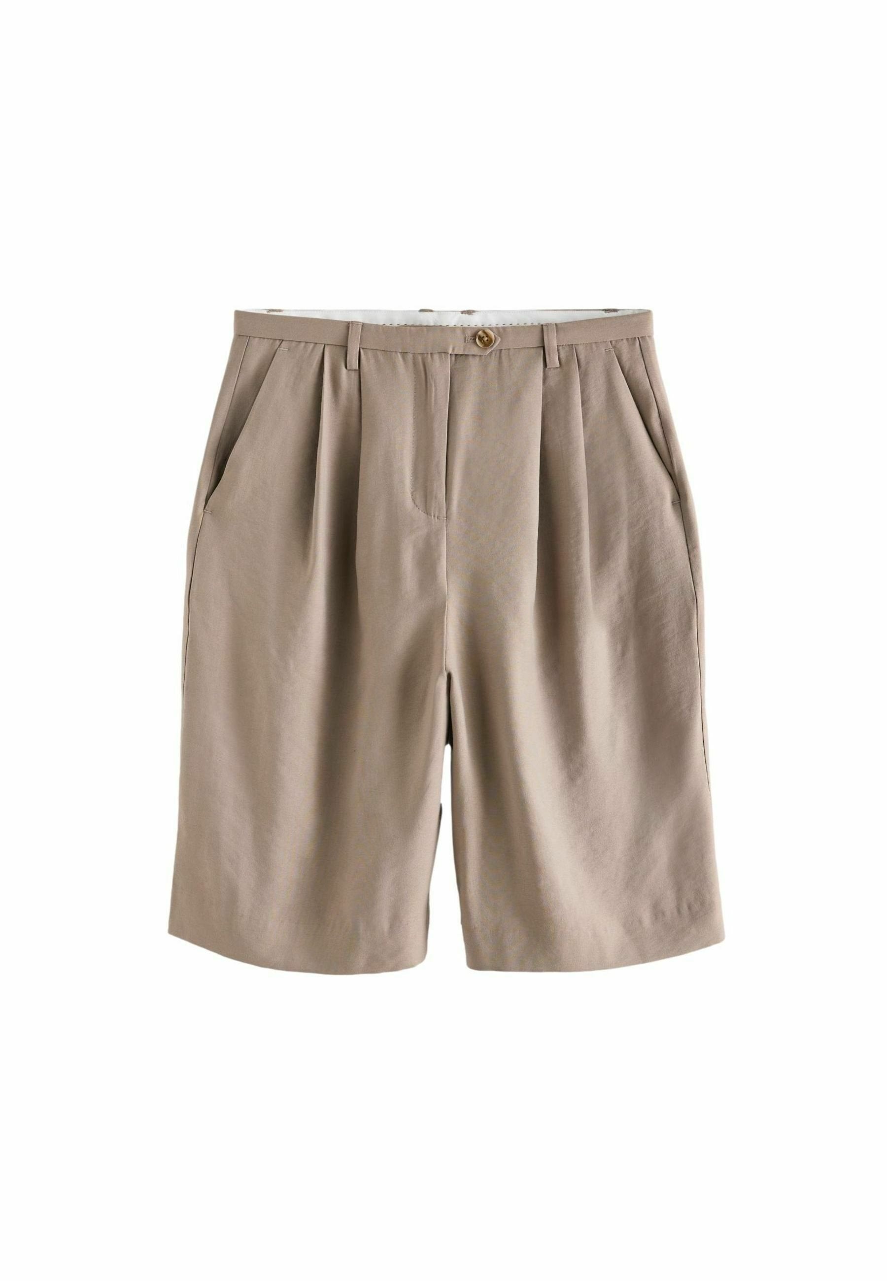Beige Shorts mit Falten, aus leichtem Stoff. Haben einen vorderen Knopfverschluss und seitliche Taschen. Glatte Textur und entspannter Schnitt.