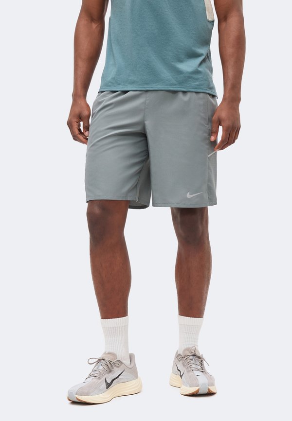 Nike Performance MILER SHORT - Sports shorts - smoke grey/iron grey