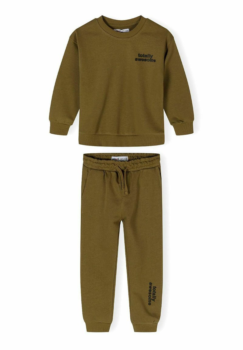 CREW NECK AND JOGGERS SET Media 1