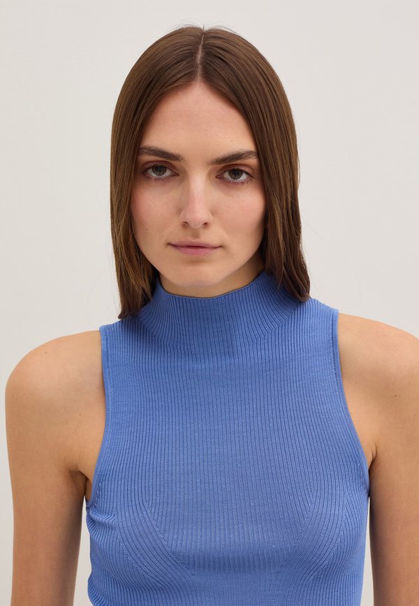 Stefanel FLAT WITH MOCK NECK