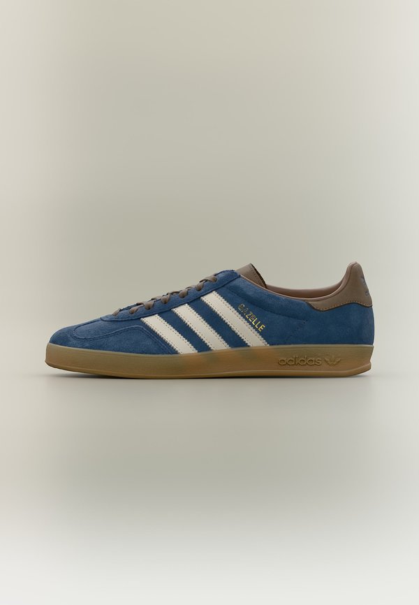 adidas Originals GAZELLE INDOOR UNISEX - Trainers - night indigo/off white/earth strata