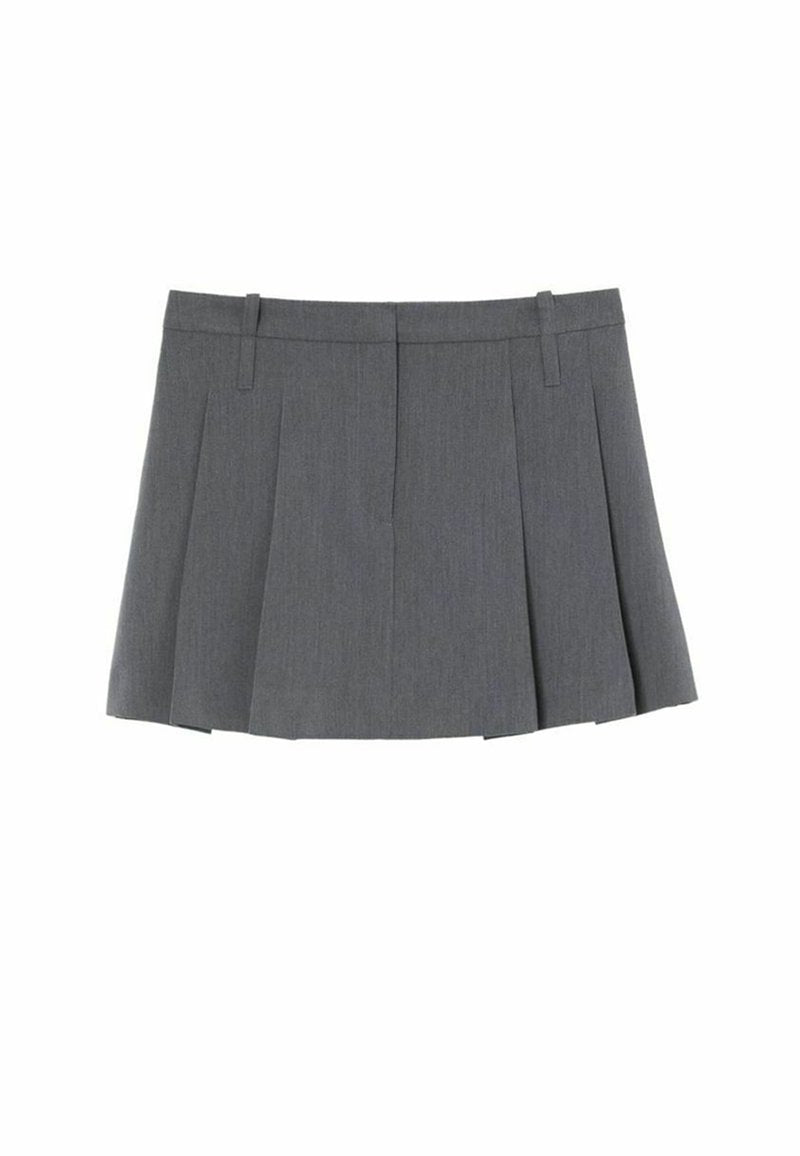 Grauer, plissierter Rock aus leichtem Stoff, mit hohem Bund und gerader Silhouette, die klare Linien und minimale Details aufweist.