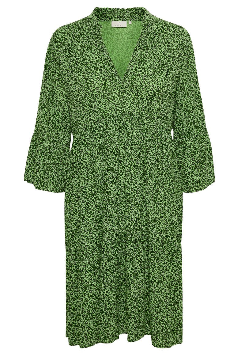Grünes knielanges Kleid mit schwarzem Blumenmuster, V-Ausschnitt, dreiviertel langen Glockenärmeln und gerafftem Taillendetail.