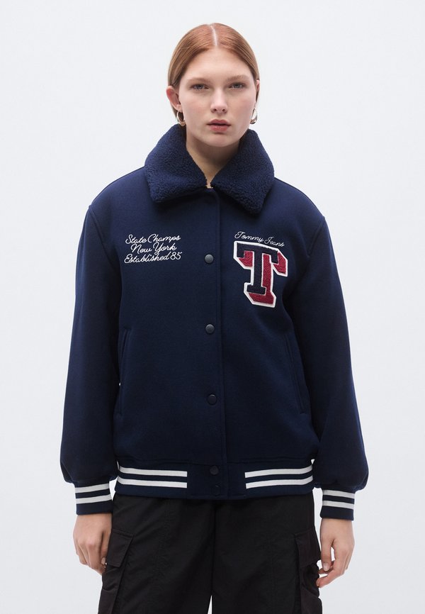Tommy Jeans PADDED TWILL OVERSIZED VARSITY JACKET