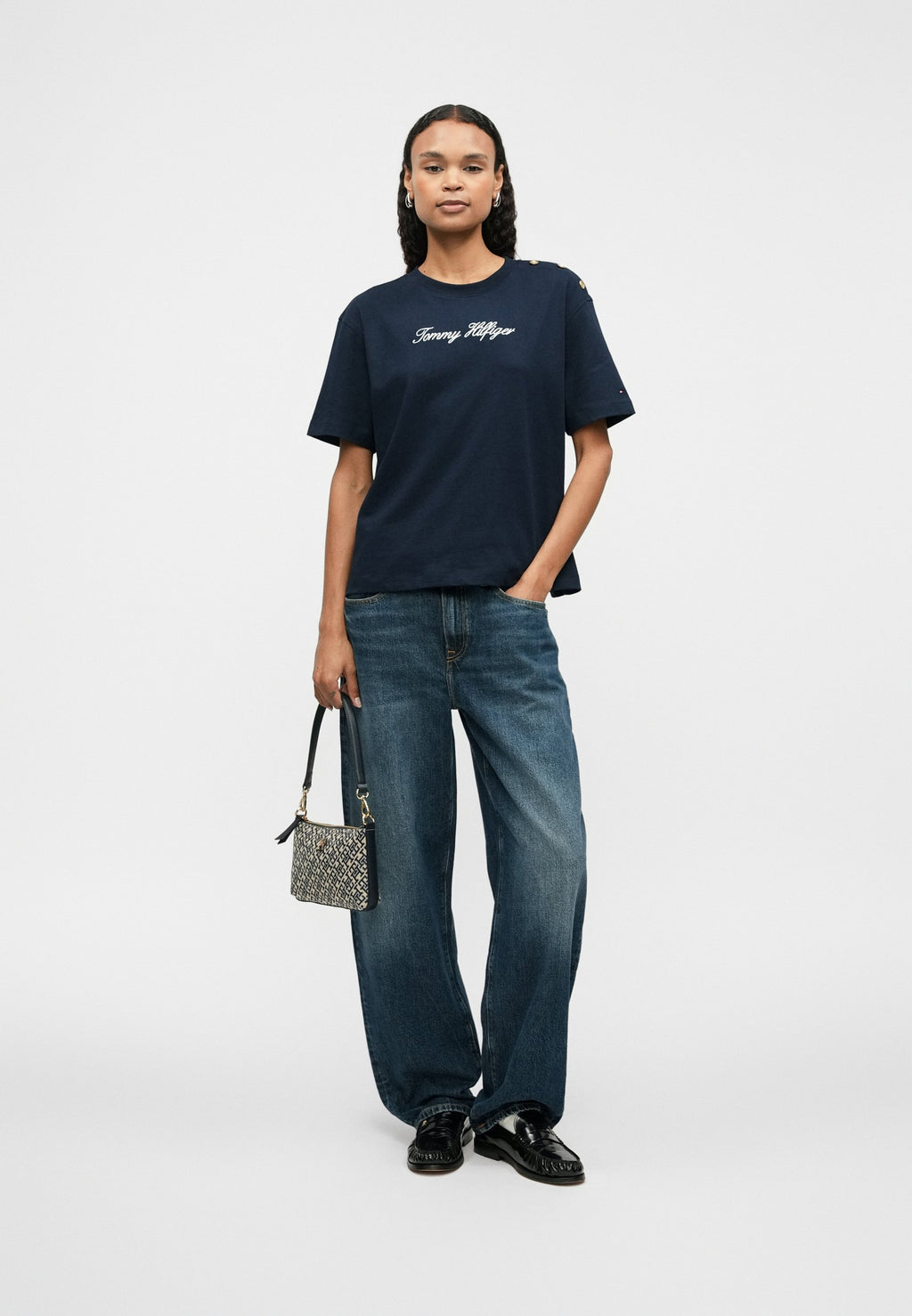 MID RISE TAPERED BARREL LEG JEANS Media 2