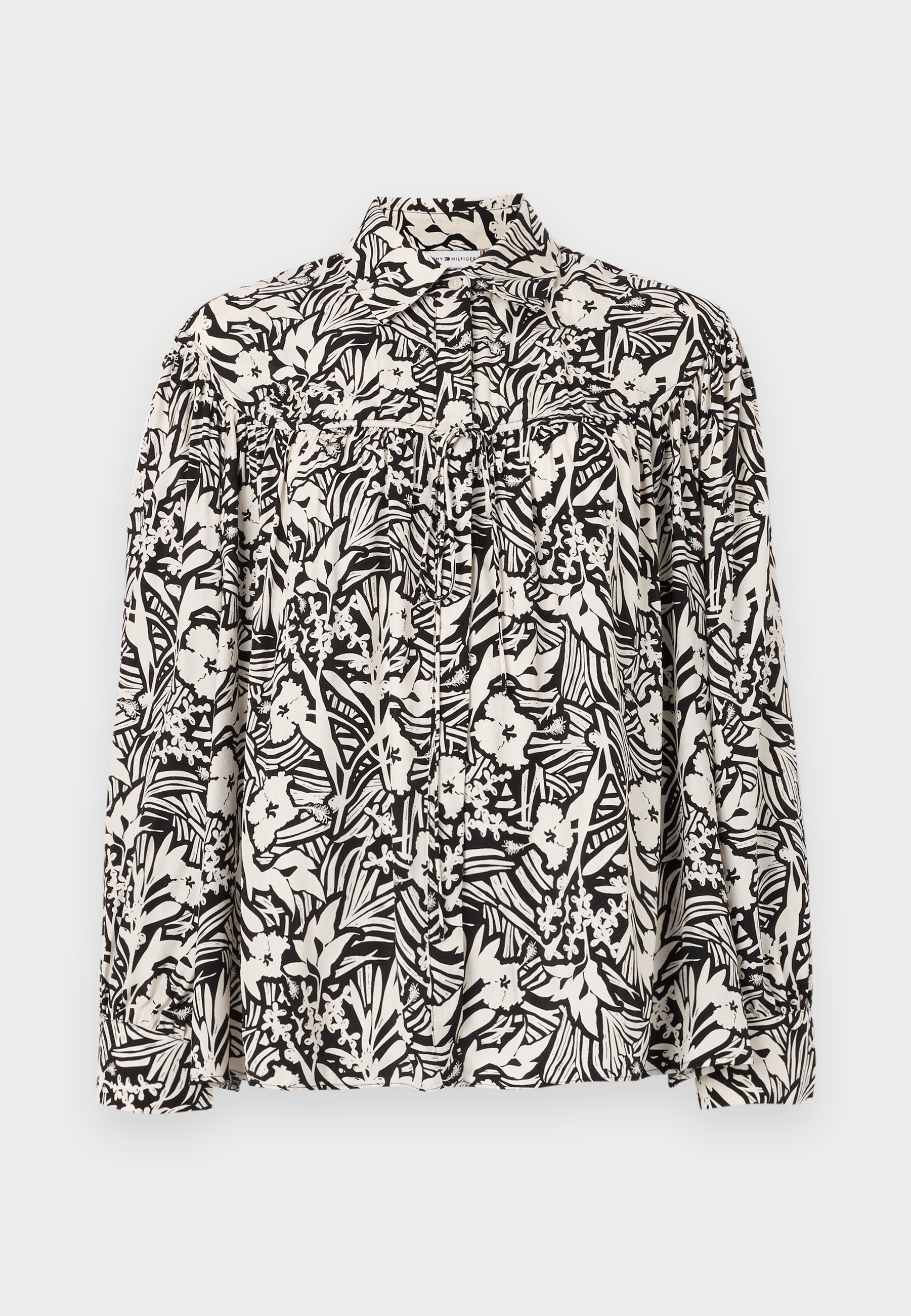 BLOUSE Media 1
