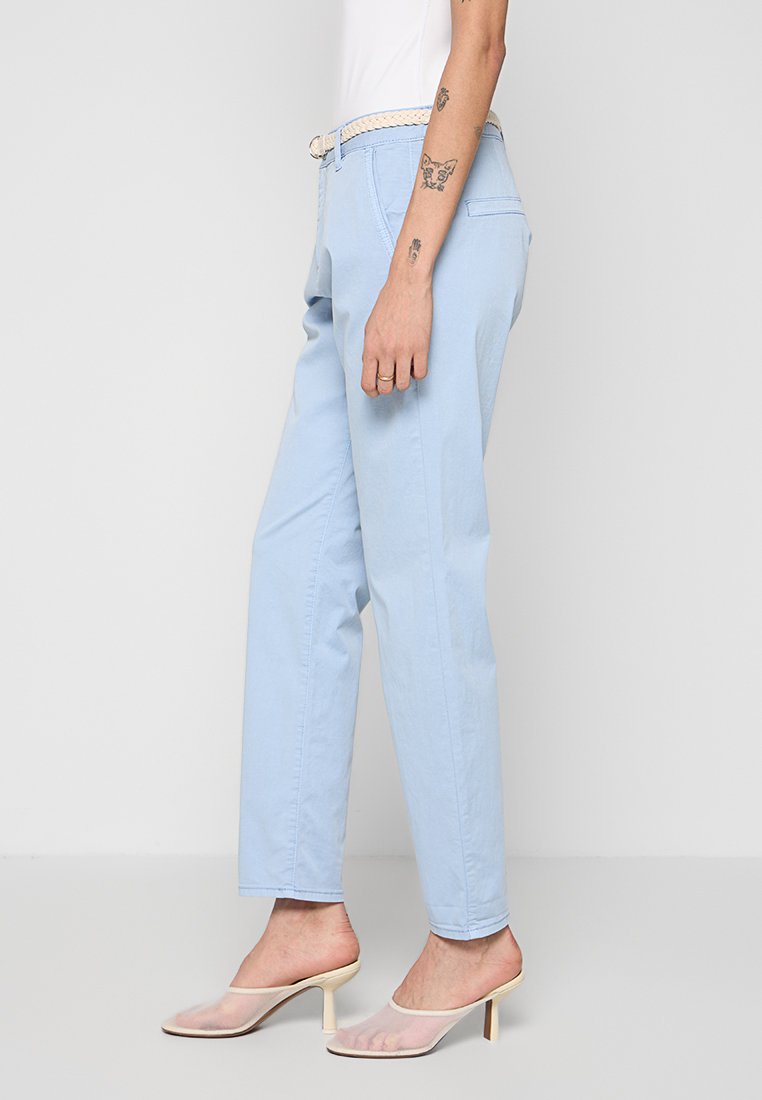 REGULAR FIT Media 2