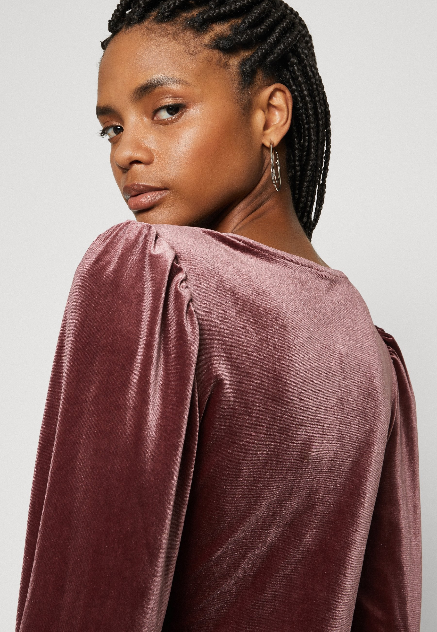 ONLSMOOTH V NECK DRESS Media 6