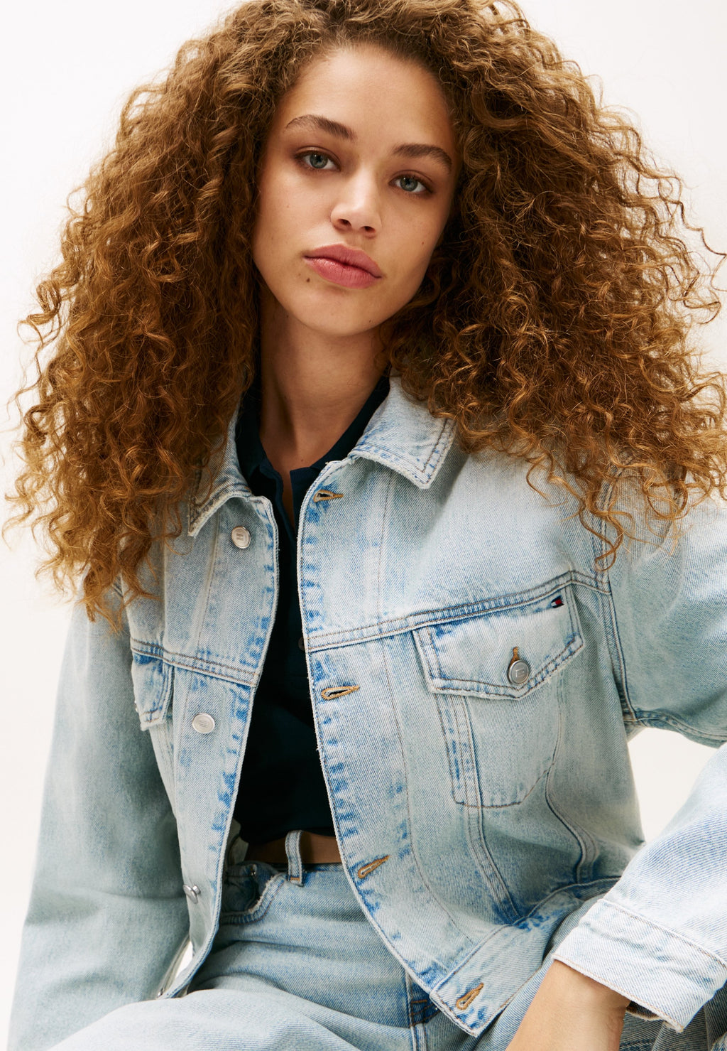 FADED RELAXED DENIM TRUCKER JACKET Media 5