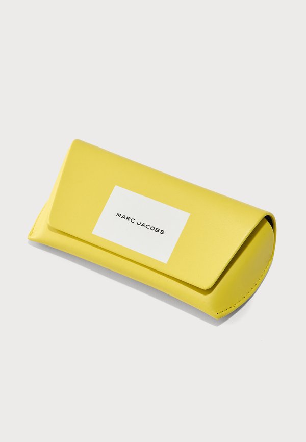 MARC JACOBS