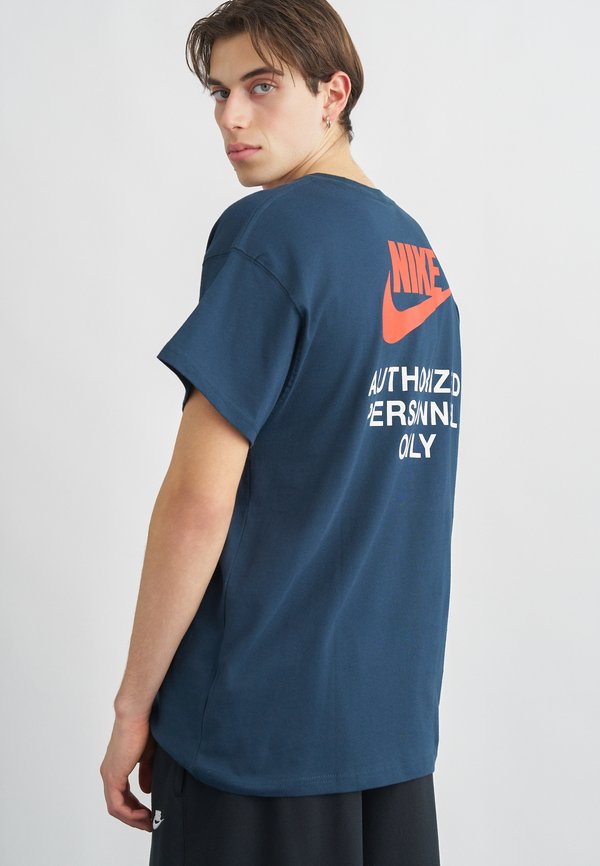 Nike Sportswear TEE - Print T-shirt - armory navy