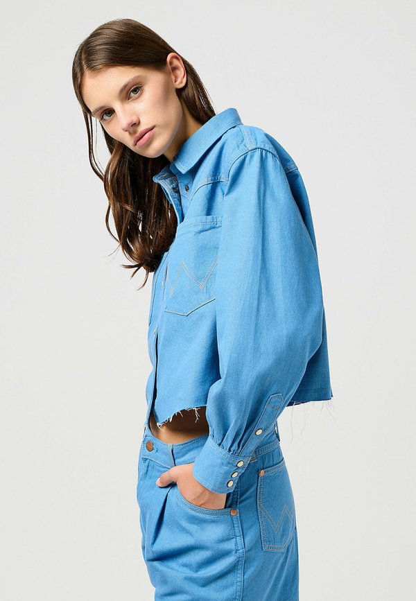 Wrangler LONG SLEEVE CUT OFF LOOSE FIT