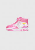 Rosa High-Top-Sneaker mit glänzender Oberfläche, featuring ein Einhorn-Design, Regenbogen-Details und einem Klettverschluss zum Schließen. Leichtes Design.