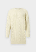 Cremefarbener gestrickter Pullover mit Zopfmuster, langen Ärmeln sowie gerippten Bündchen und Saum, mit rundem Ausschnitt.