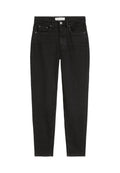 MODEL MALA  SLIM CROPPED  Media 1