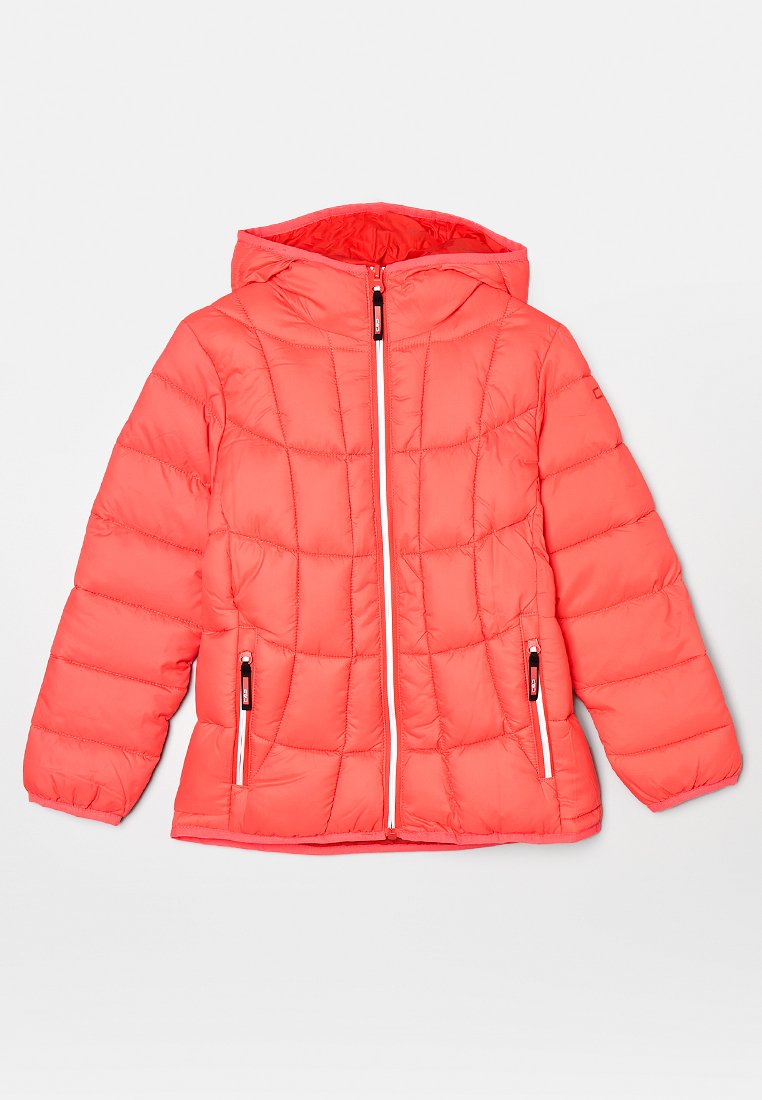 Gepolsterte korallenrote Jacke mit Kapuze, ausgestattet mit einem Frontreißverschluss, zwei Seitentaschen und einem gesteppte Design mit weißen Akzenten. Glatte Textur.