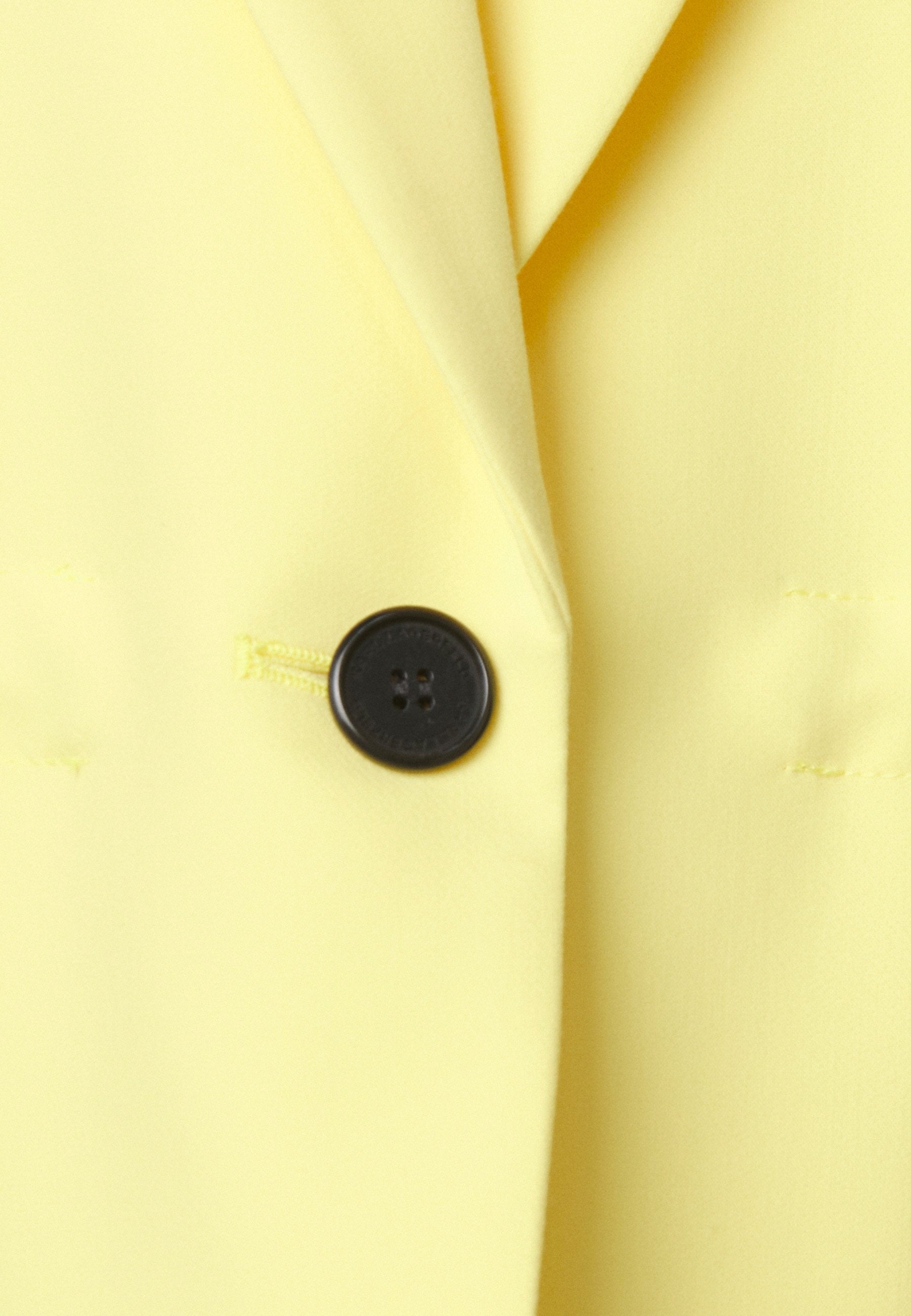TAILORED GILET Media 5