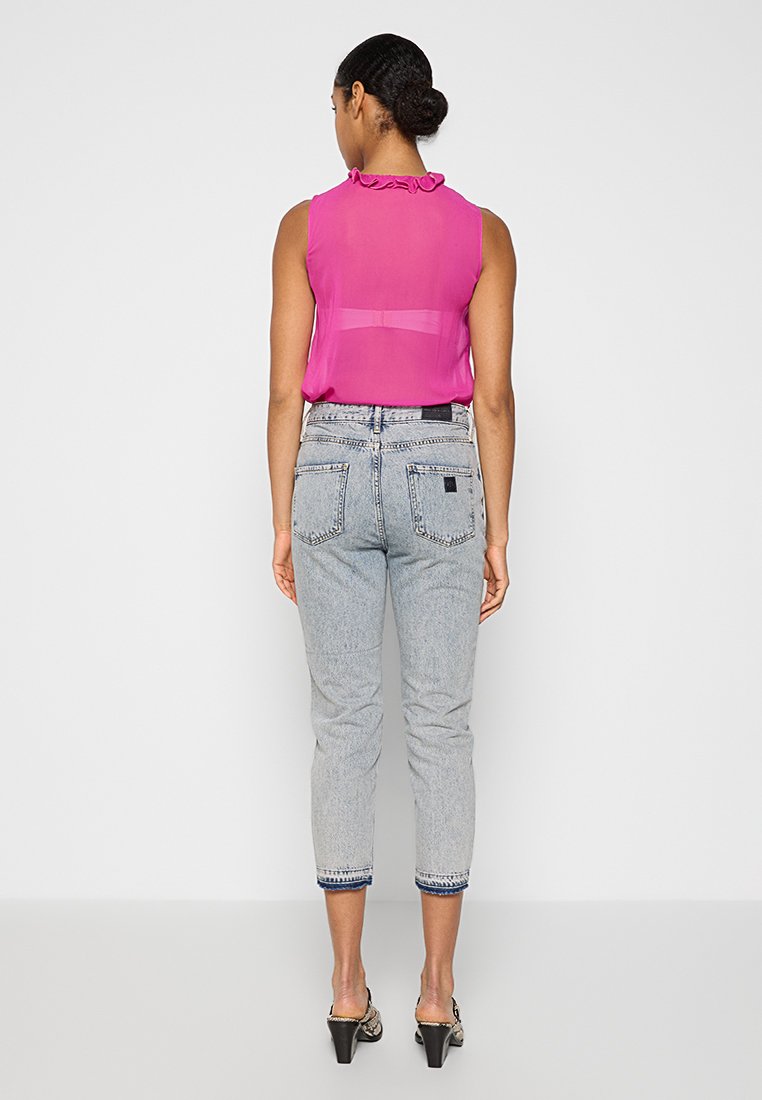 Armani Exchange Jeans Tapered Fit Media 3
